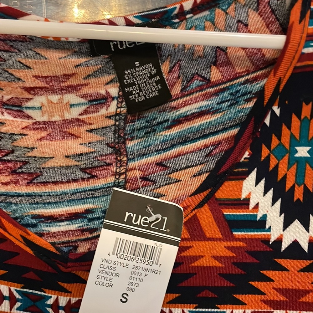 Gorgeous Rue21 Aztec Style Blouse - Picture 7 of 7